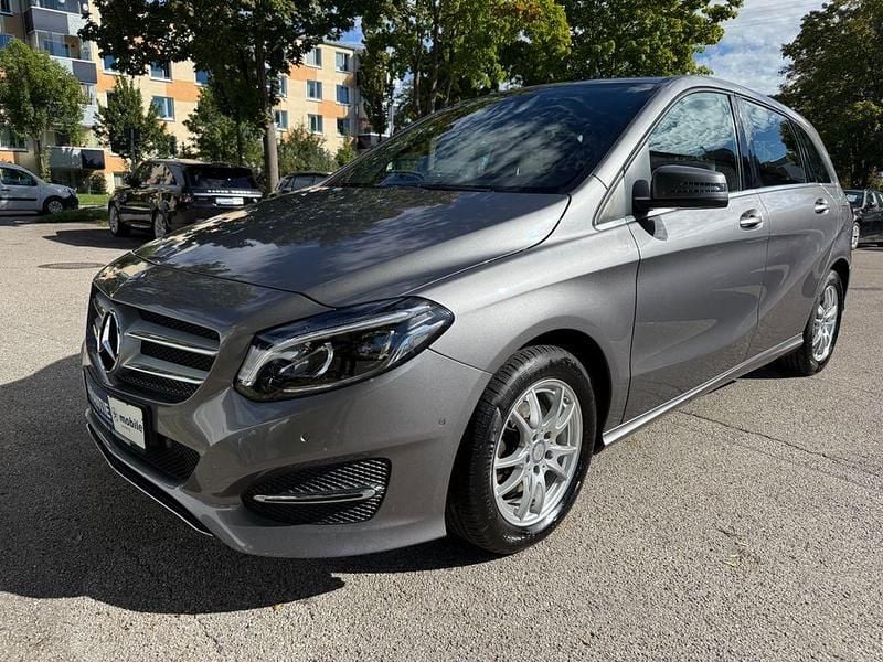 Grau Gebraucht 2015 Mercedes B200 Van / Kleinbus | 13.950 € (Guter Preis) - Bild 1/4