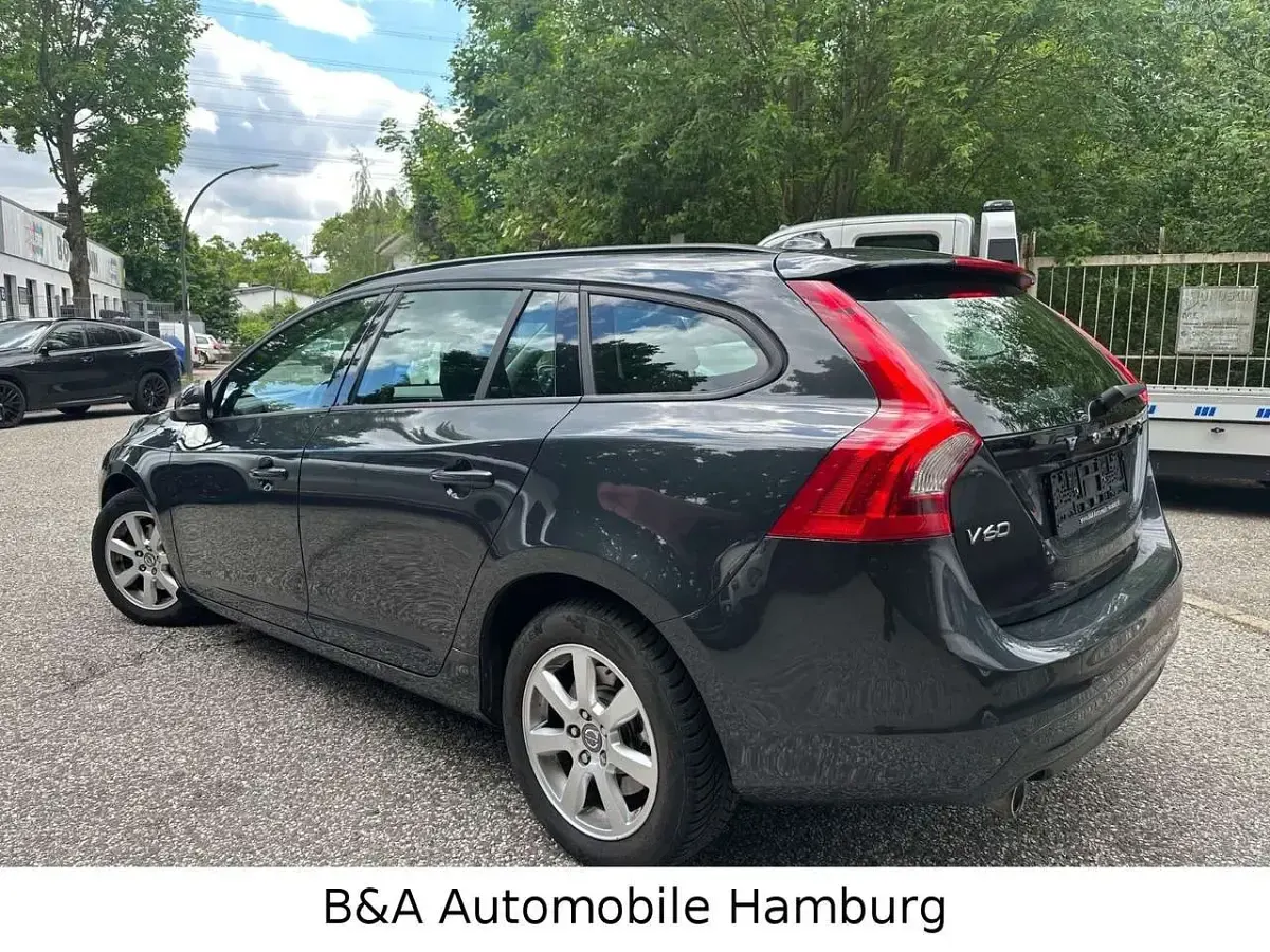 Gebraucht Volvo V60 Business Edition 136 PS (100 kW) 2015 Savile grey Kombi