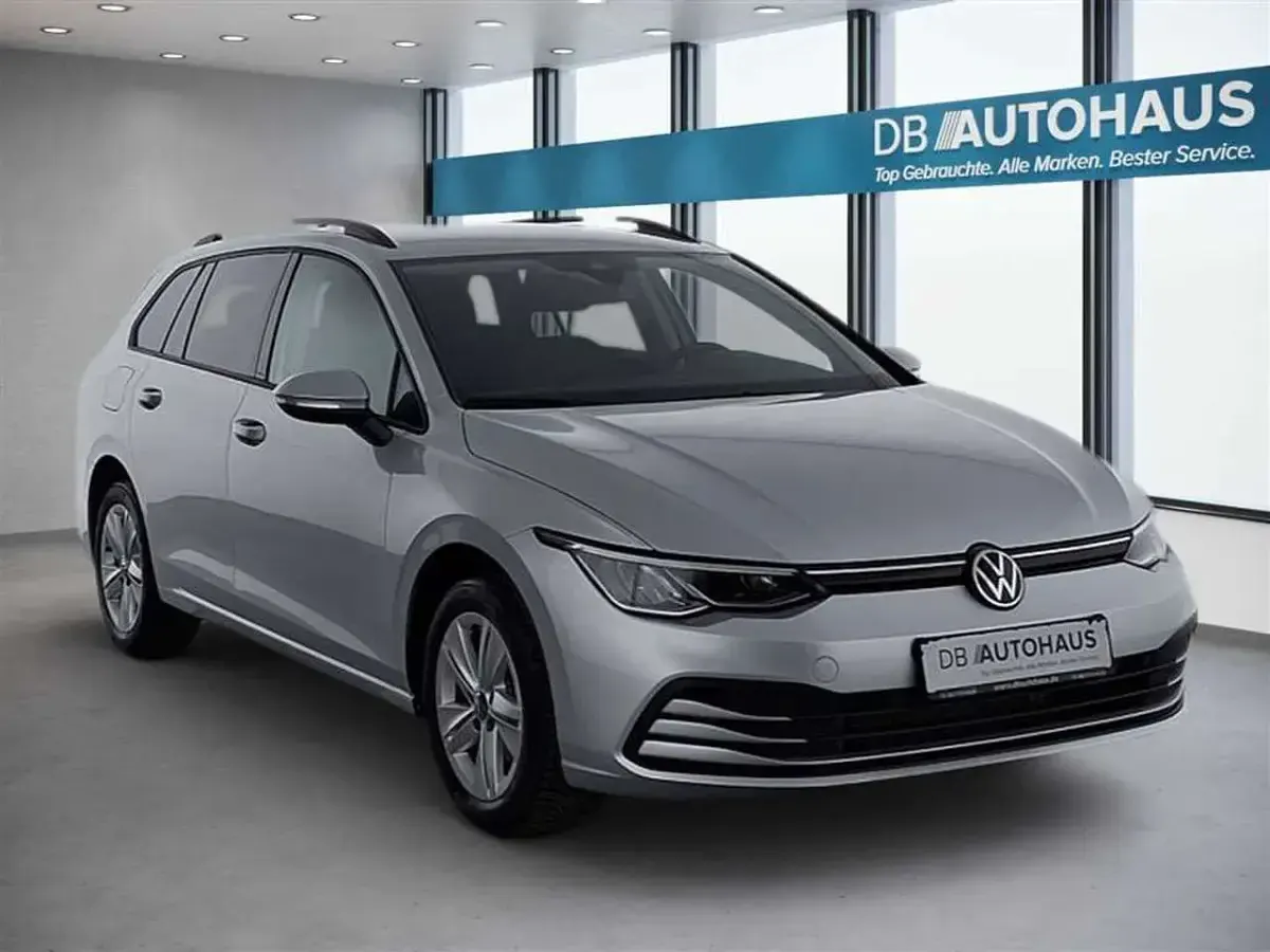 Gebraucht VW Golf VIII Life 110 PS (80 kW) 2024 Silber Kombi