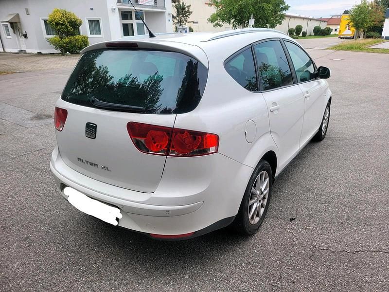 Weiß Gebraucht 2011 Seat Altea XL Van / Kleinbus | 4.250 € (Guter Preis) - Bild 1/4