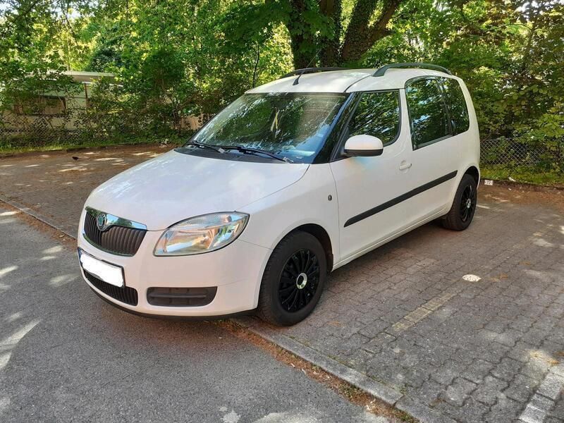 Weiß Gebraucht 2009 Skoda Roomster Kombi | 2.149 € (Fairer Preis) - Bild 1/4