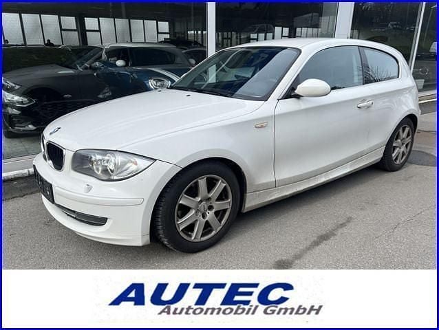 Weiss Gebraucht 2009 BMW 116 Advantage Kleinwagen | 3.599 € (Guter Preis) - Bild 1/4