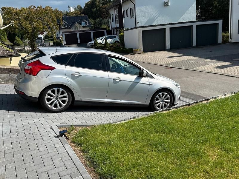 Second-hand Ford Focus 100 CP (73 kW) 2015 Argintiu Hatchback