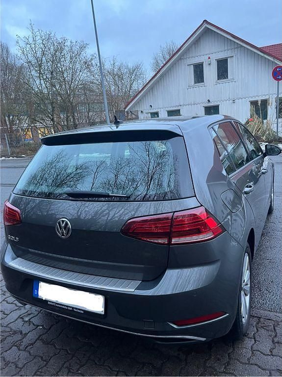 Gebraucht VW Golf VII Comfortline 116 PS (85 kW) 2019 Grau Limousine