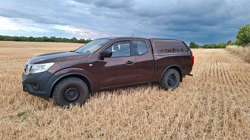 Braun Gebraucht 2015 Nissan Navara Abholung | 16.000 € (Guter Preis) - Bild 1/4