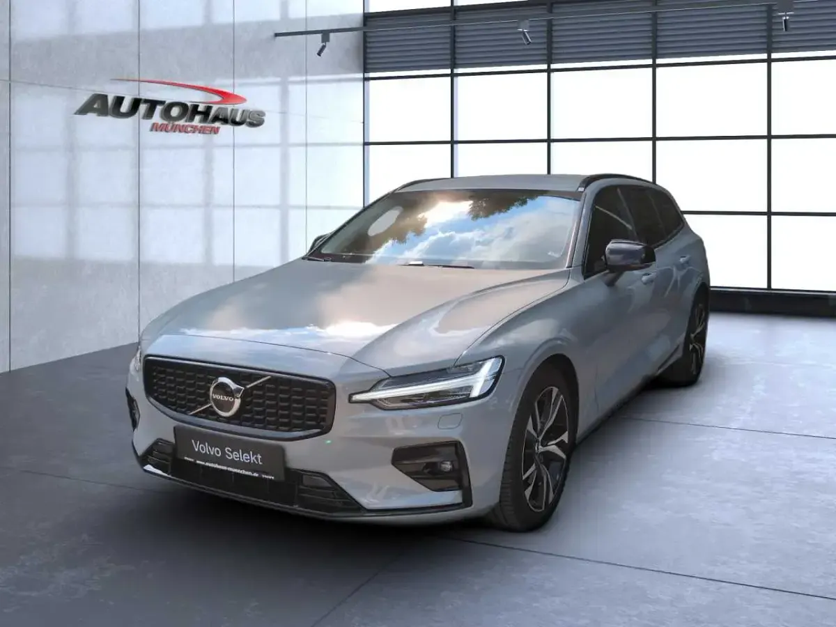 Gebraucht Volvo V60 145 PS (106 kW) 2024 Kombi