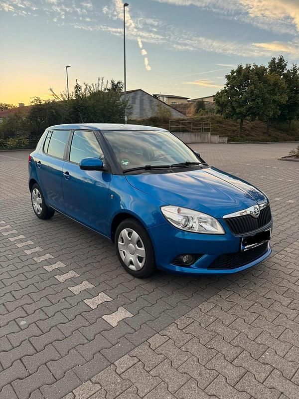 Blau Gebraucht 2014 Skoda Fabia Kleinwagen | 7.800 € (Guter Preis) - Bild 1/4