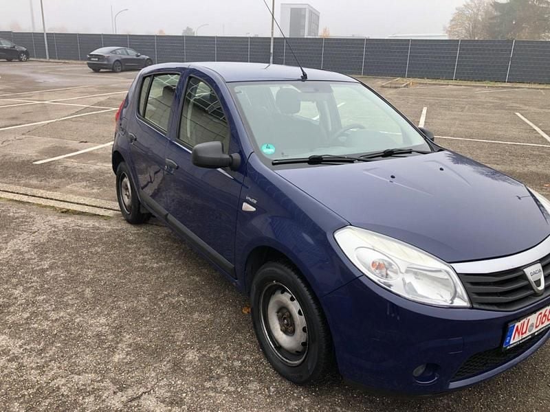 Gebraucht Dacia Sandero Basis 75 PS (55 kW) 2009 Blau Kleinwagen