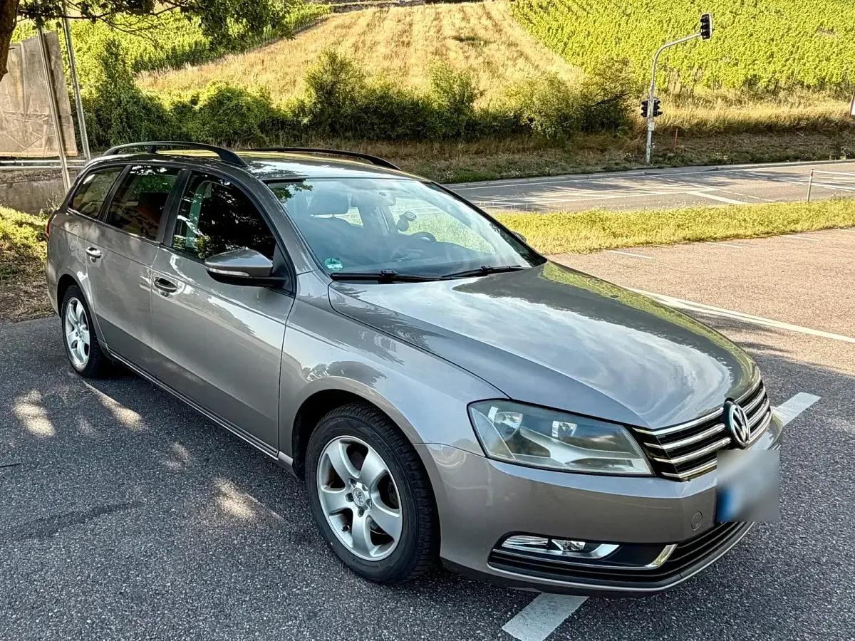 Gebraucht VW Passat 122 PS (89 kW) 2011 Grau Kombi
