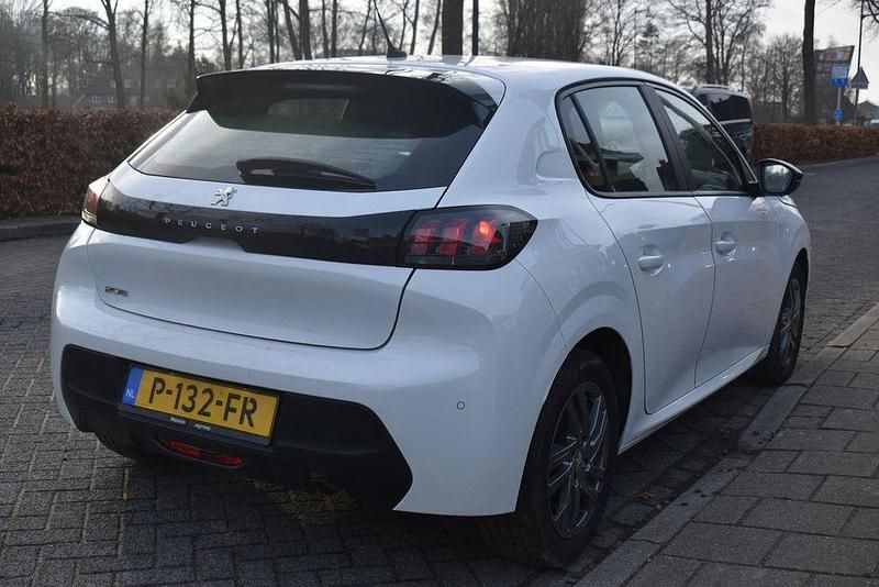 Gebraucht Peugeot 208 Active 75 PS (55 kW) 2022 Weiß Kleinwagen