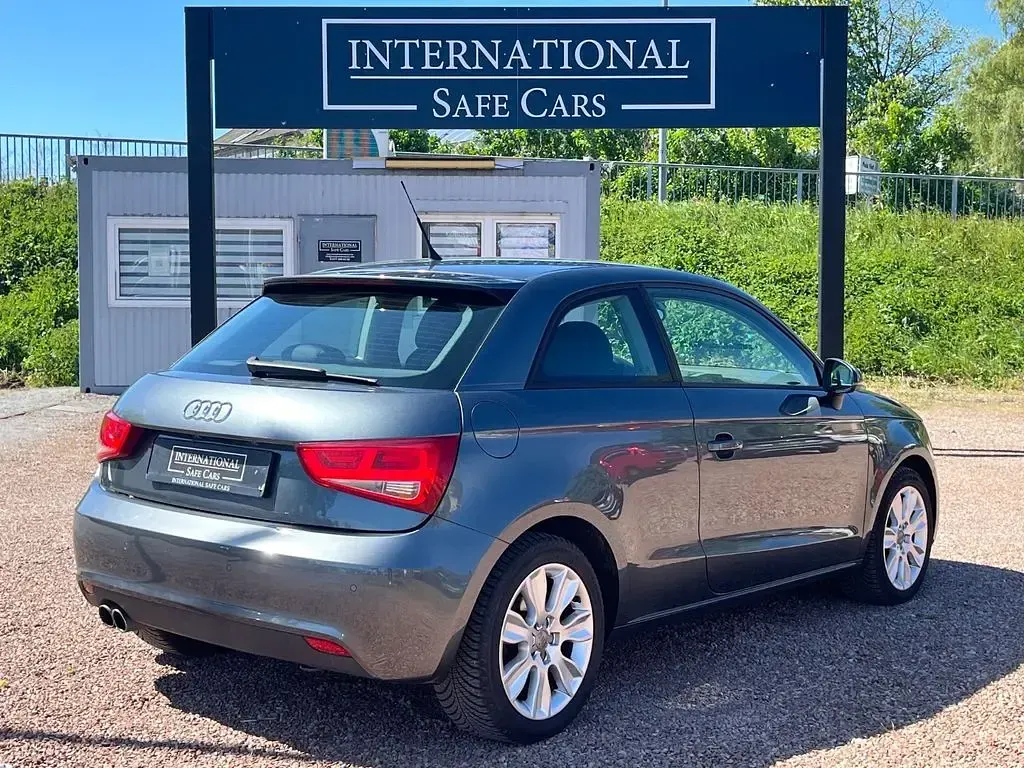 Gebraucht Audi A1 Ambition 122 PS (89 kW) 2012 Daytonagrau perleffekt Kleinwagen