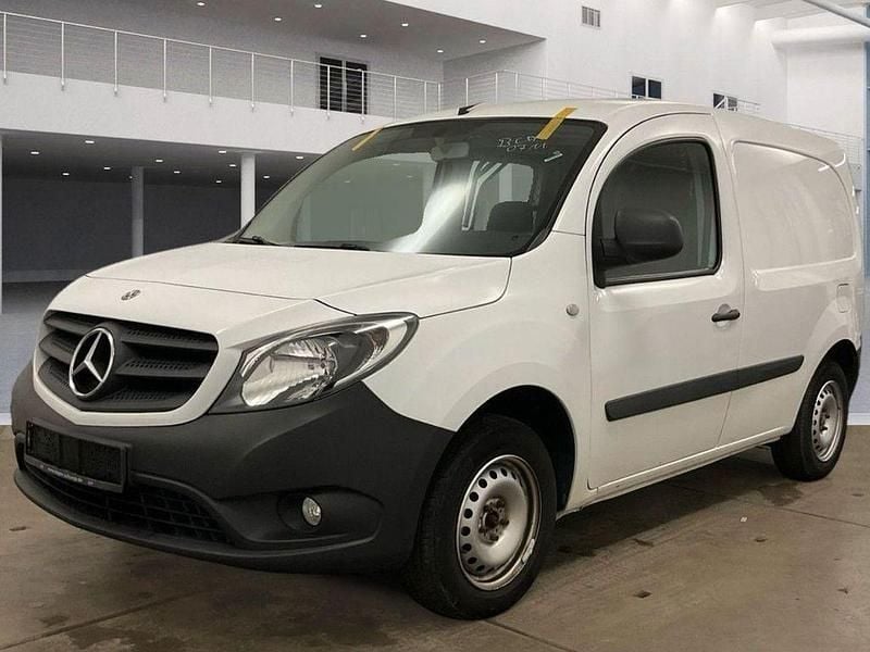 Weiß Gebraucht 2020 Mercedes Citan 109 Van / Kleinbus | 9.486 € (Guter Preis) - Bild 1/4