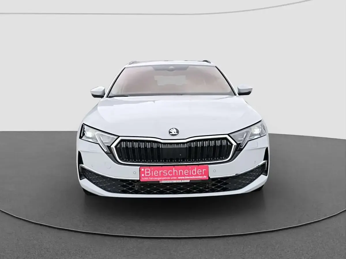 Gebraucht Skoda Octavia Tour 150 PS (110 kW) 2025 Moonweiß perleffekt Kombi