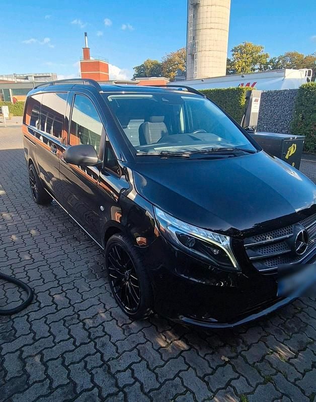 Schwarz Gebraucht 2020 Mercedes Vito Van / Kleinbus | 24.990 € (Guter Preis) - Bild 1/4