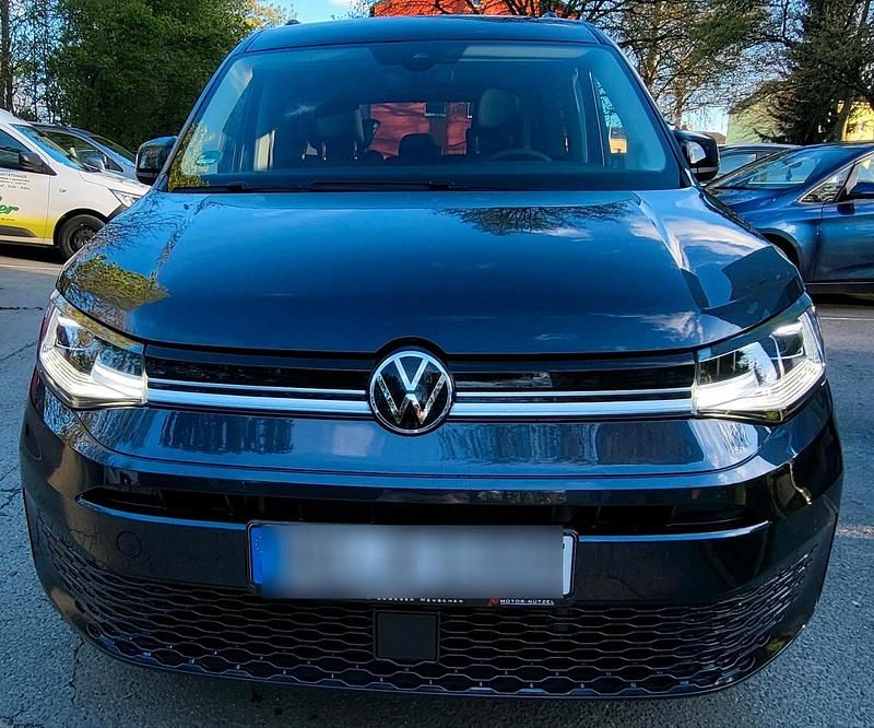 Blau Gebraucht 2022 VW Caddy Maxi Life Van / Kleinbus | 28.000 € (Fairer Preis) - Bild 1/4