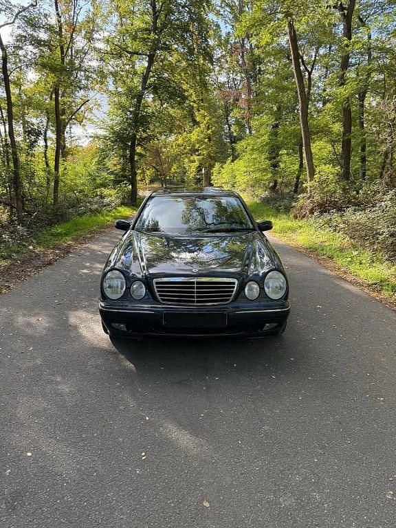 Gebraucht Mercedes E280 Avantgarde 204 PS (150 kW) 2001 Blau Limousine