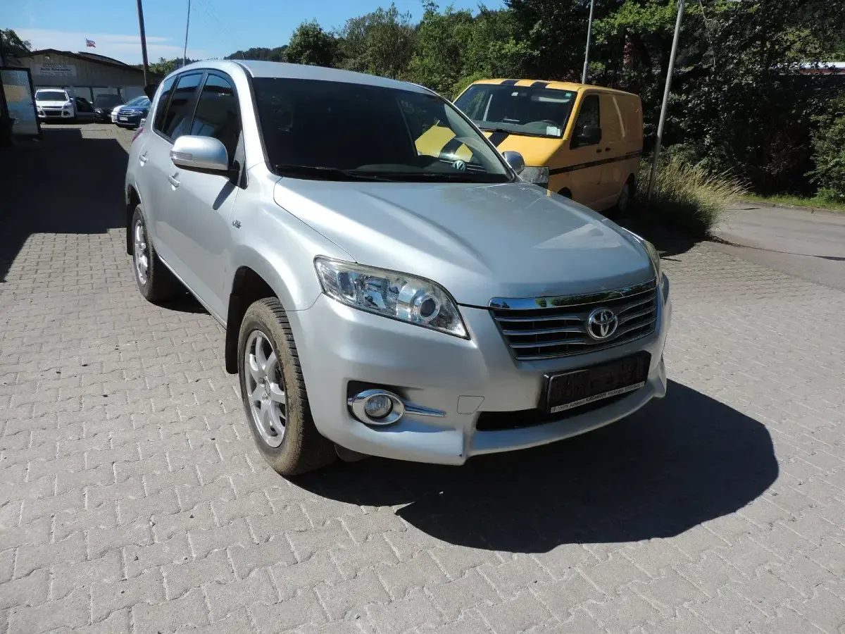 Gebraucht Toyota RAV4 Life 150 PS (110 kW) 2011 Silver metallic SUV
