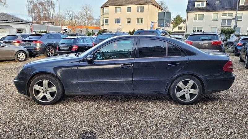 Gebraucht Mercedes E220 150 PS (110 kW) 2002 Schwarz Limousine