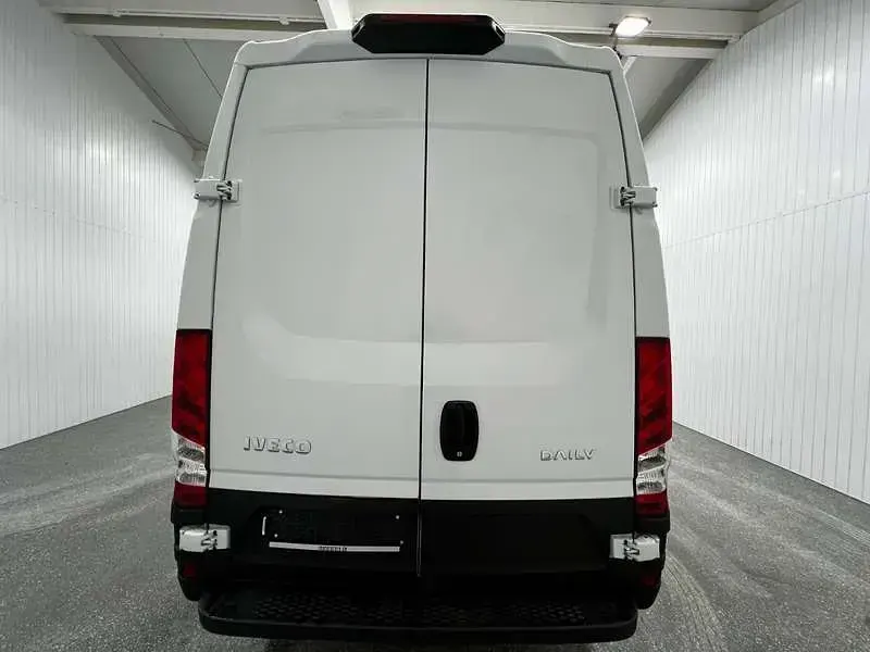 Gebraucht Iveco Daily 156 PS (114 kW) 2024 Weiß Van