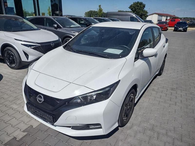 Gebraucht Nissan Leaf Acenta 110 kW (150 PS) 2022 326 white Kleinwagen
