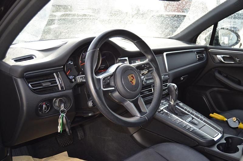 Gebraucht Porsche Macan 245 PS (180 kW) 2021 Schwarz SUV