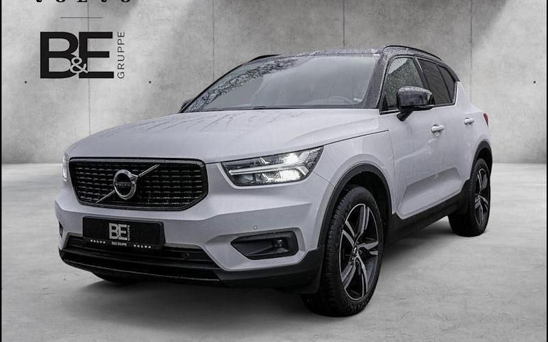 Weiss / crystal weiss (metallic) Gebraucht 2019 Volvo XC40 R-Design SUV | 28.250 € (Teuer) - Bild 1/4