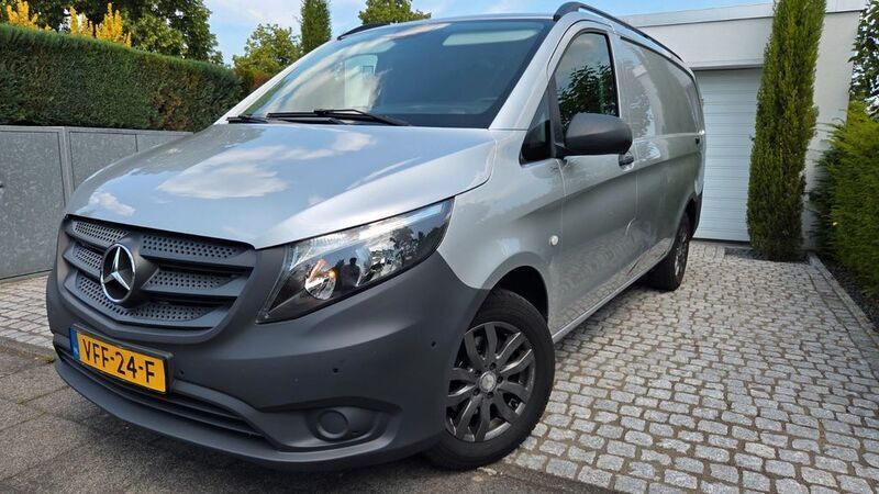 Silber Gebraucht 2020 Mercedes Vito Van / Kleinbus | 21.600 € - Bild 1/4