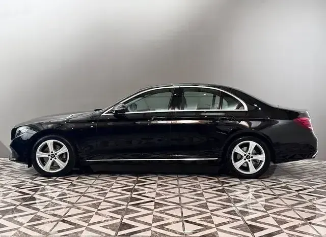 Second-hand Mercedes E250 211 CP (155 kW) 2016 Negru Berlinǎ