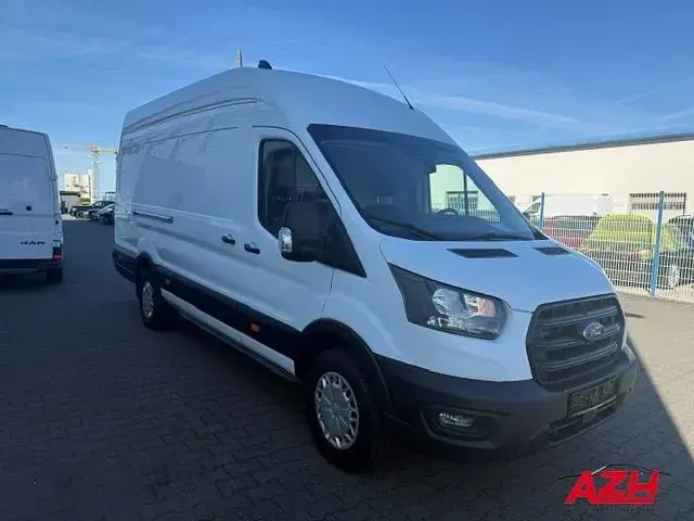 Gebraucht Ford Transit Trend 131 PS (96 kW) 2023 Frostweiß Van / Kleinbus