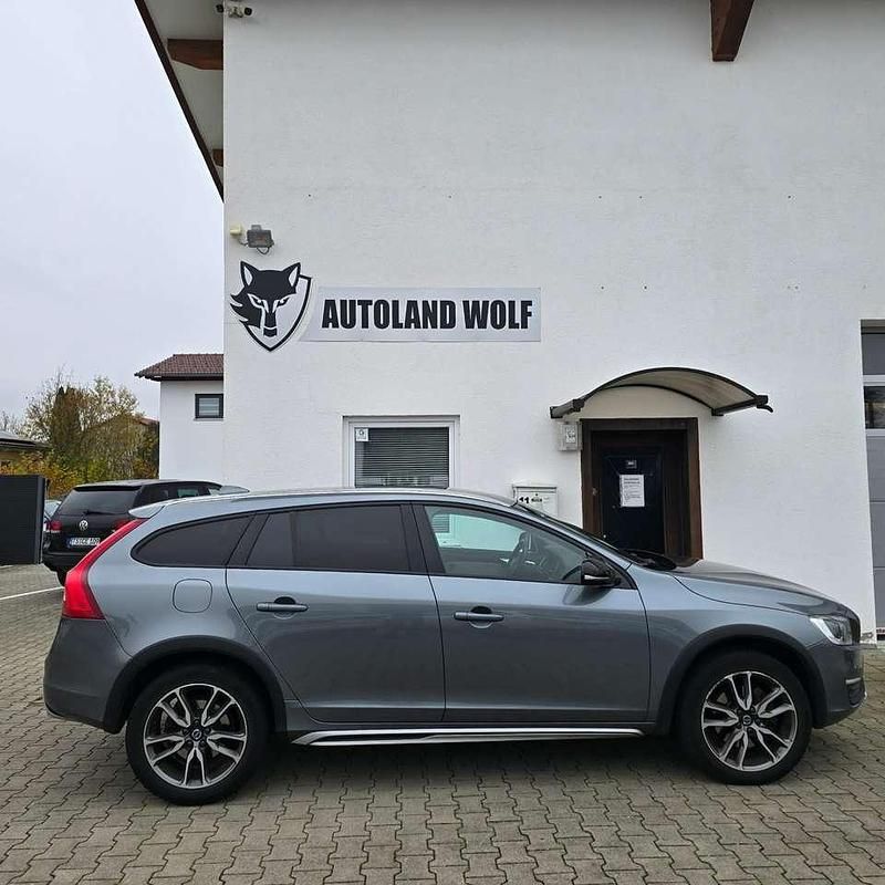 Gebraucht Volvo V60 CC Summum 150 PS (110 kW) 2016 Osmium grey / metallic Kombi