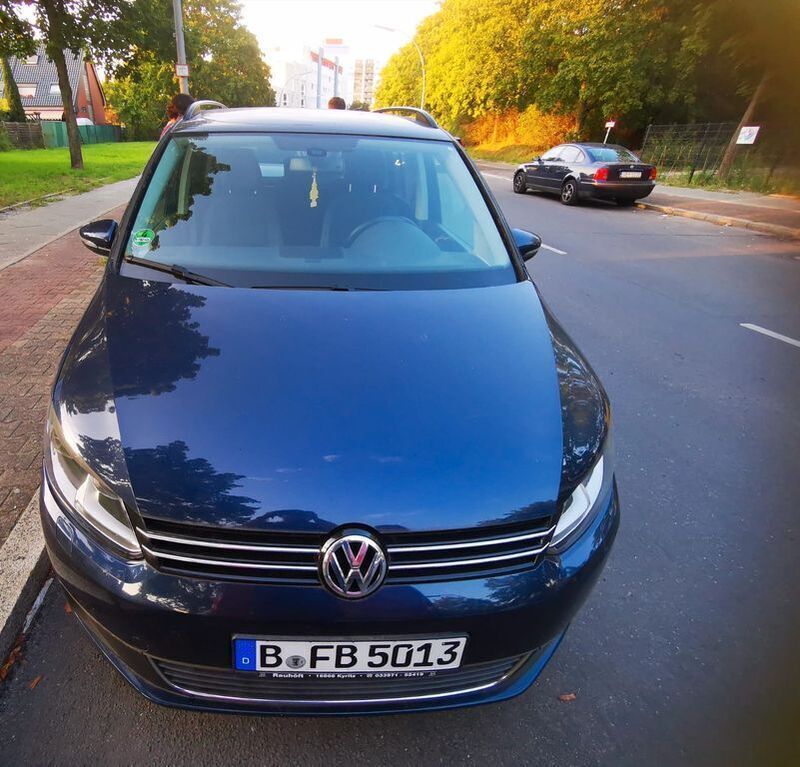Blau Gebraucht 2010 VW Touran Comfortline Van / Kleinbus | 6.500 € (Guter Preis) - Bild 1/4