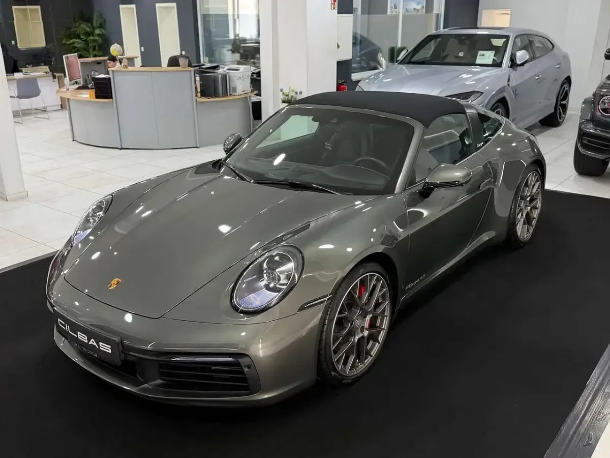 Gebraucht Porsche 911 450 PS (330 kW) 2021 Aventuringrünmetallic Coupé