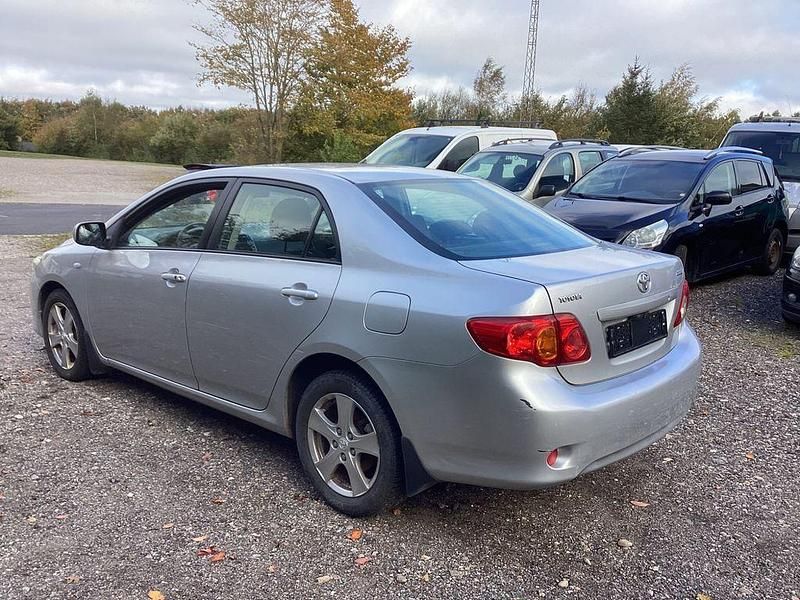 Gebraucht Toyota Corolla 124 PS (91 kW) 2010 Silber Limousine