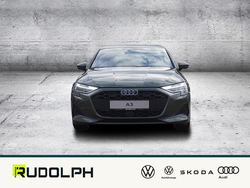 Gebraucht Audi A3 Ambiente 116 PS (85 kW) 2024 Gruen Limousine