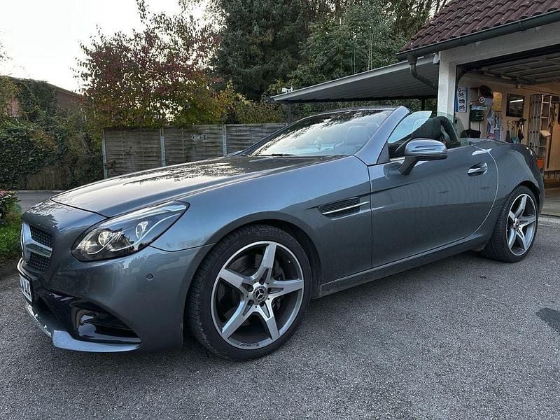 Grau Gebraucht 2018 Mercedes SLC300 AMG Cabrio | 38.400 € (Teuer) - Bild 1/4