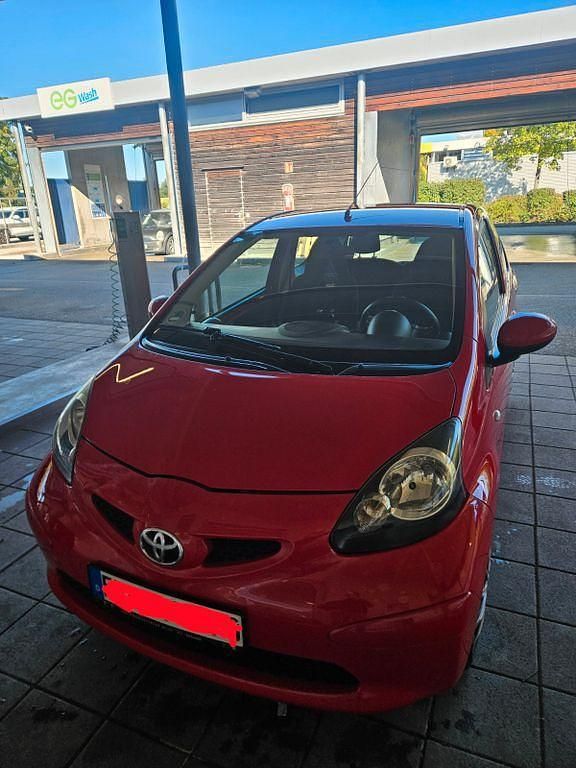 Rot Gebraucht 2008 Toyota Aygo Kleinwagen | 3.500 € (Teuer) - Bild 1/4
