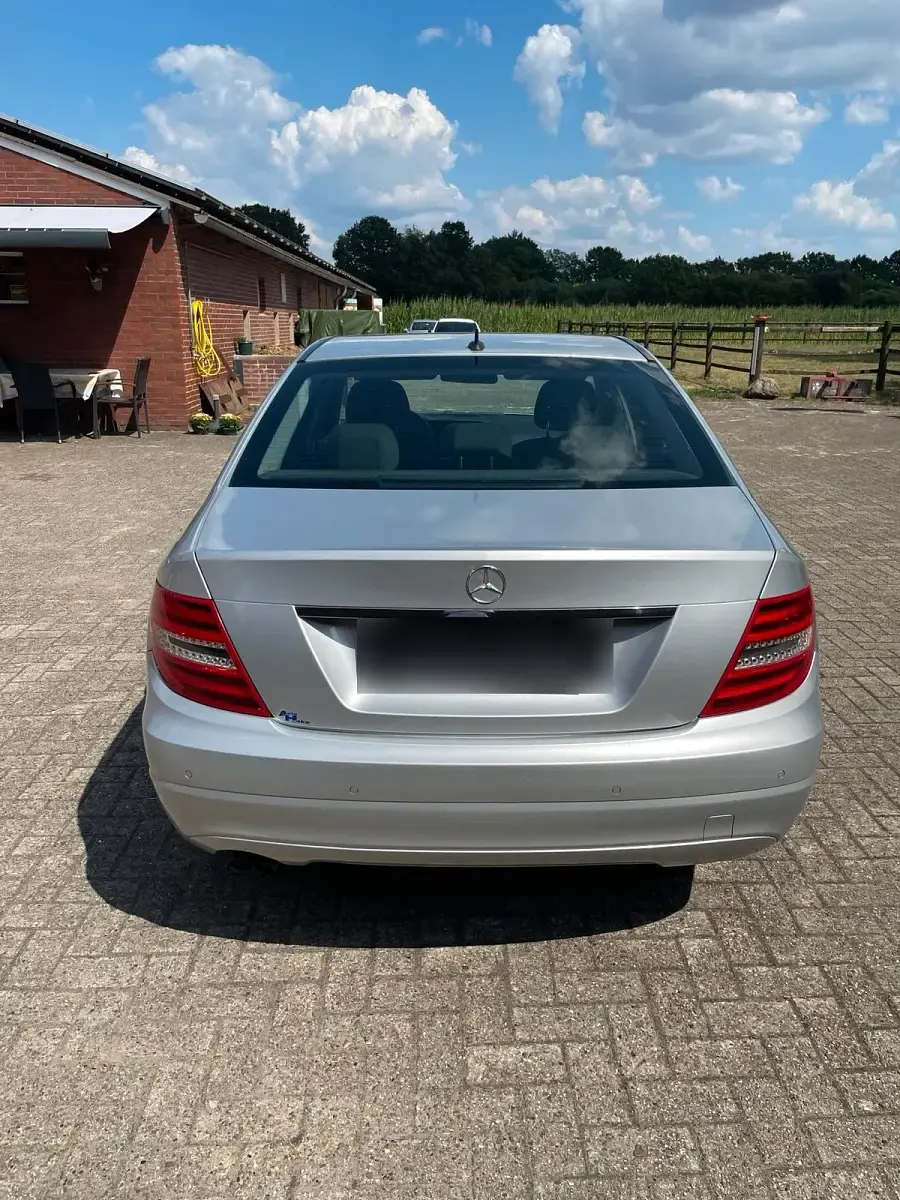 Gebraucht Mercedes C200 136 PS (100 kW) 2012 Silber Limousine