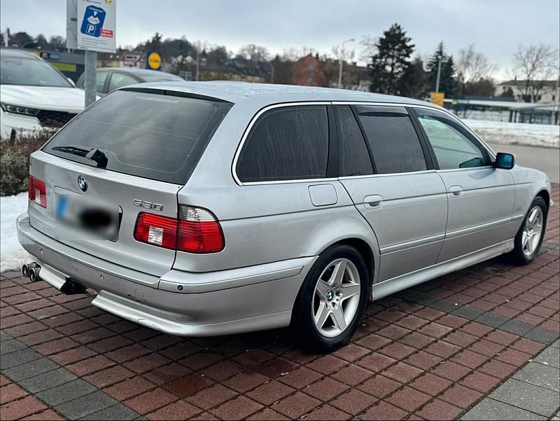 Gebraucht BMW 530 193 PS (141 kW) 2001 Silber Kombi