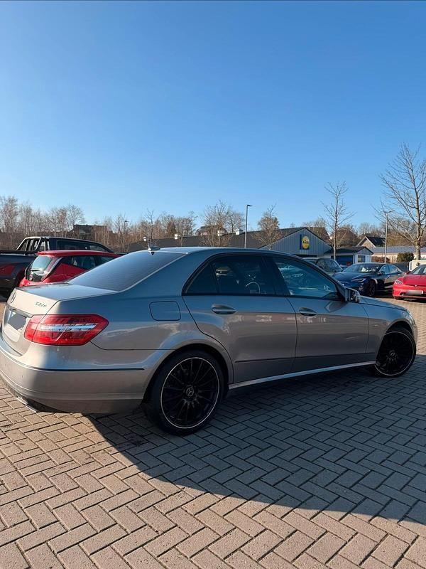 Gebraucht Mercedes E220 170 PS (125 kW) 2012 Limousine