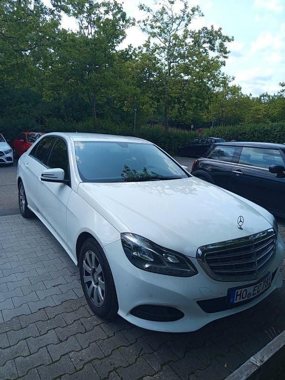 Weiß Gebraucht 2015 Mercedes E220 Avantgarde Limousine | 11.500 € (Fairer Preis) - Bild 1/4