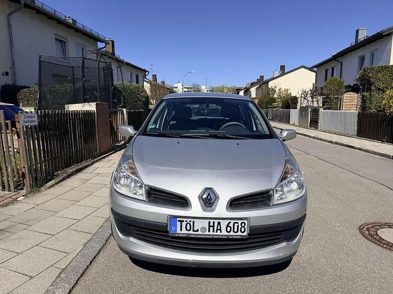 Gebraucht Renault Clio III Dynamique 111 PS (81 kW) 2006 Silber Limousine