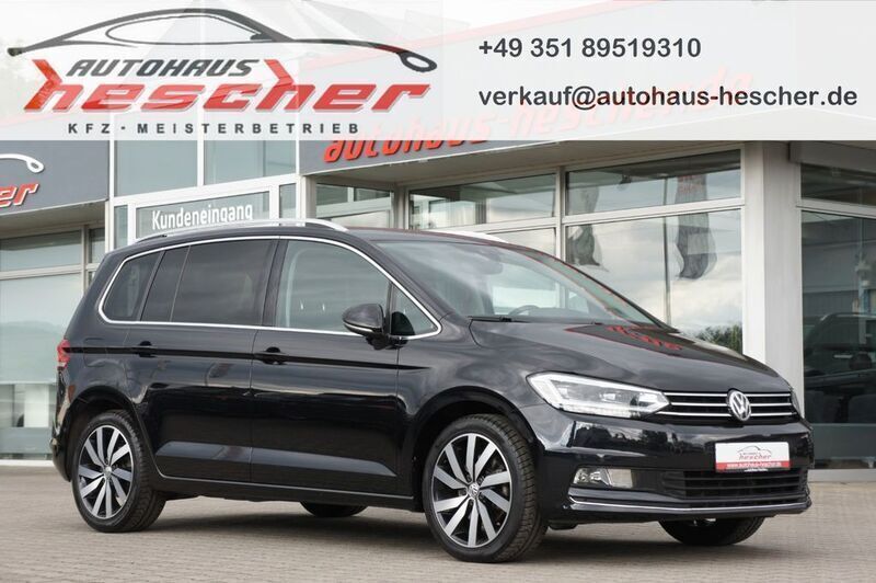 Deep black perleffekt Gebraucht 2017 VW Touran Highline Van / Kleinbus | 22.980 € (Fairer Preis) - Bild 1/4
