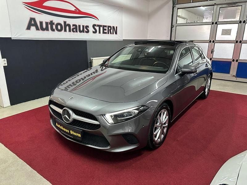 Mountaingrau Gebraucht 2021 Mercedes A250 Limousine | 25.700 € (Fairer Preis) - Bild 1/4