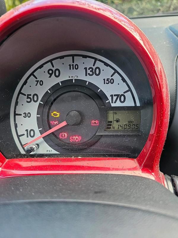 Gebraucht Toyota Aygo 65 PS (47 kW) 2010 Rot Kleinwagen