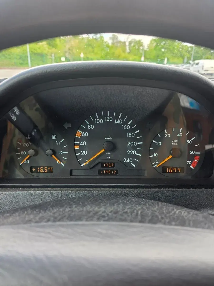Gebraucht Mercedes C180 Classic 122 PS (89 kW) 1997 Schwarz Limousine