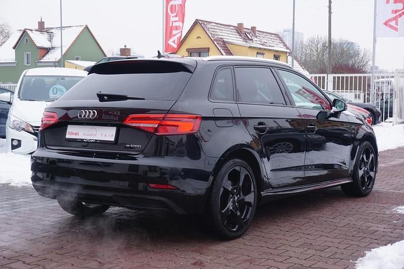 Gebraucht Audi A3 Sportback e-tron Sport 204 PS (150 kW) 2020 Schwarz Kleinwagen