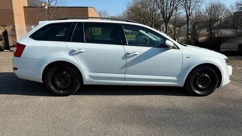 Gebraucht Skoda Octavia Joy 150 PS (110 kW) 2016 Weiß Kleinwagen