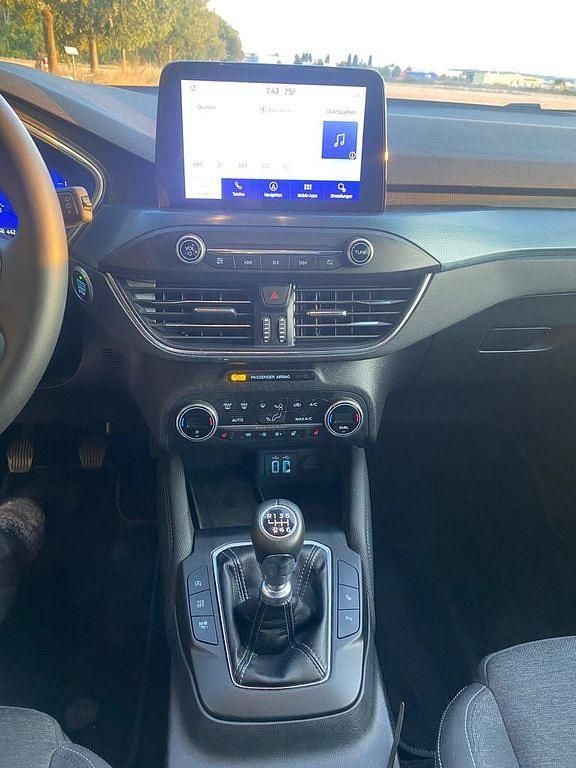 Gebraucht Ford Focus Active X 120 PS (88 kW) 2021 Blau Limousine