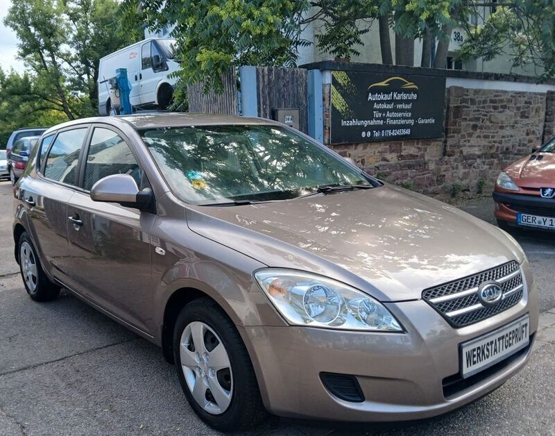 Beige Gebraucht 2009 Kia Ceed EX Limousine | 3.399 € (Fairer Preis) - Bild 1/4
