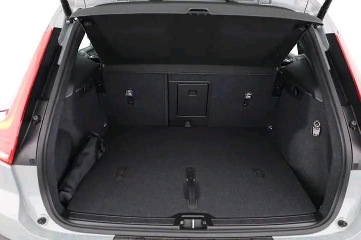 Gebraucht Volvo XC40 163 PS (119 kW) 2024 Grau SUV